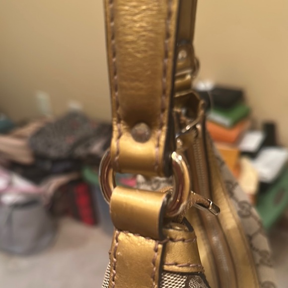 Gucci Cream and Gold Shoulder Bag with Iconic Design - Picture 10 of 14